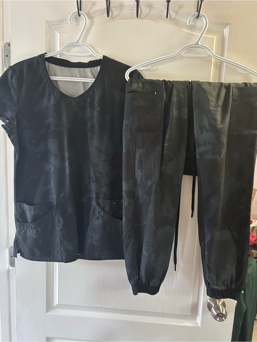 Women’s Scrub Sets - Picture 7 of 7